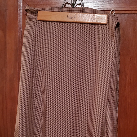 Aritzia long skirt - Picture 2 of 2